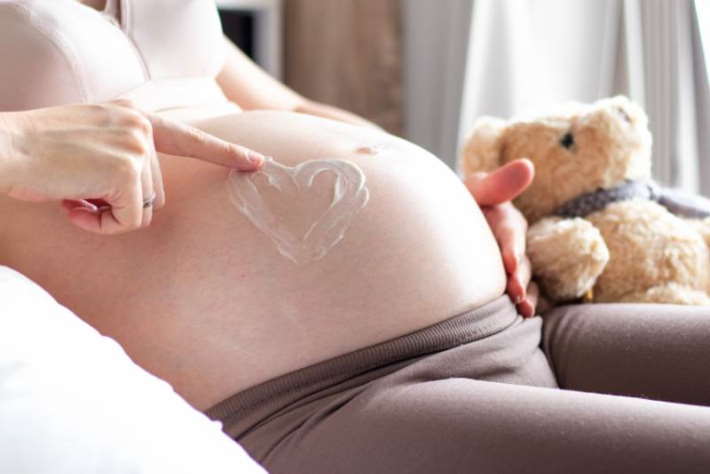 imagen de mujer con manchas en la piel por el embarazo